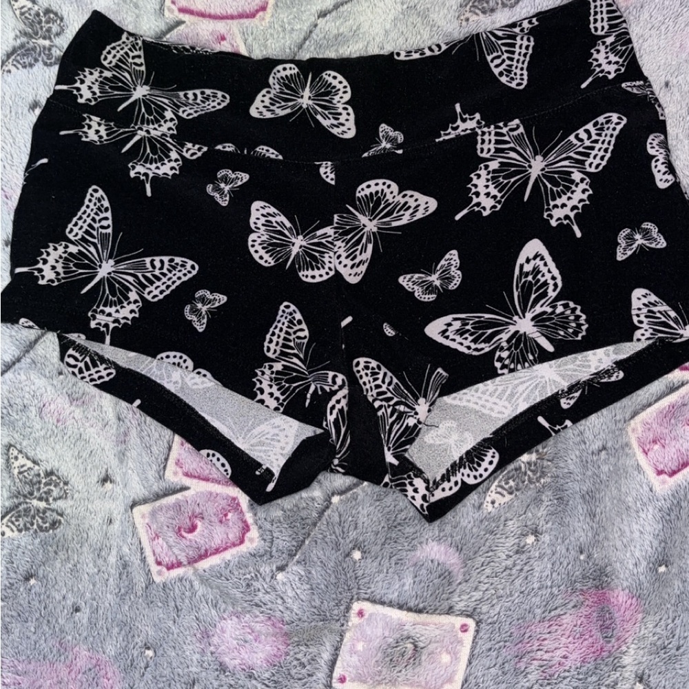 Black Butterfly Print Women's Shorts